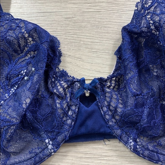 Victoria’s Secret Unlined Demi Navy Lace Bra - Picture 4 of 5